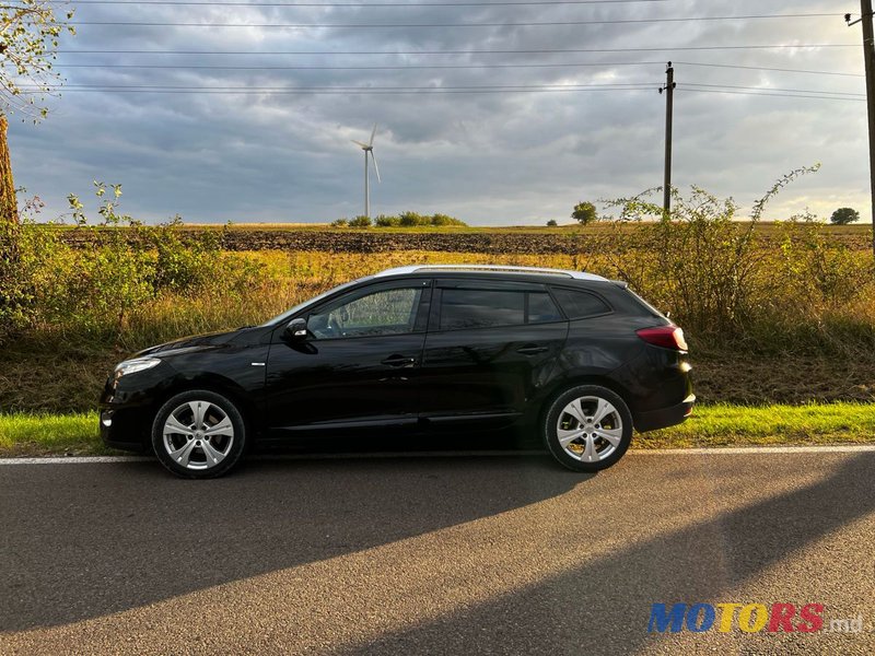 2012' Renault Megane photo #2