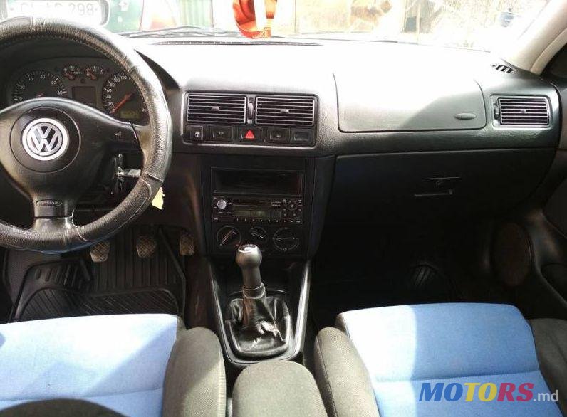 2001' Volkswagen Golf photo #2