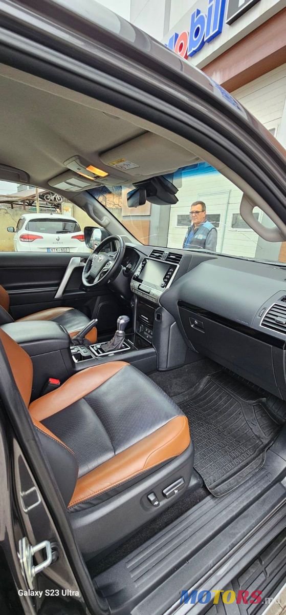 2022' Toyota Land Cruiser Prado photo #3