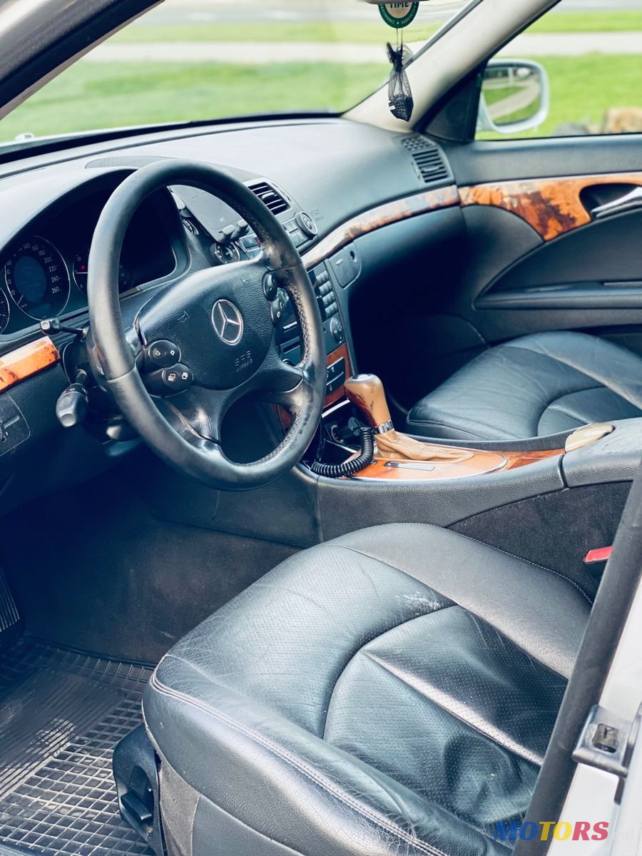 2008' Mercedes-Benz E Класс photo #5
