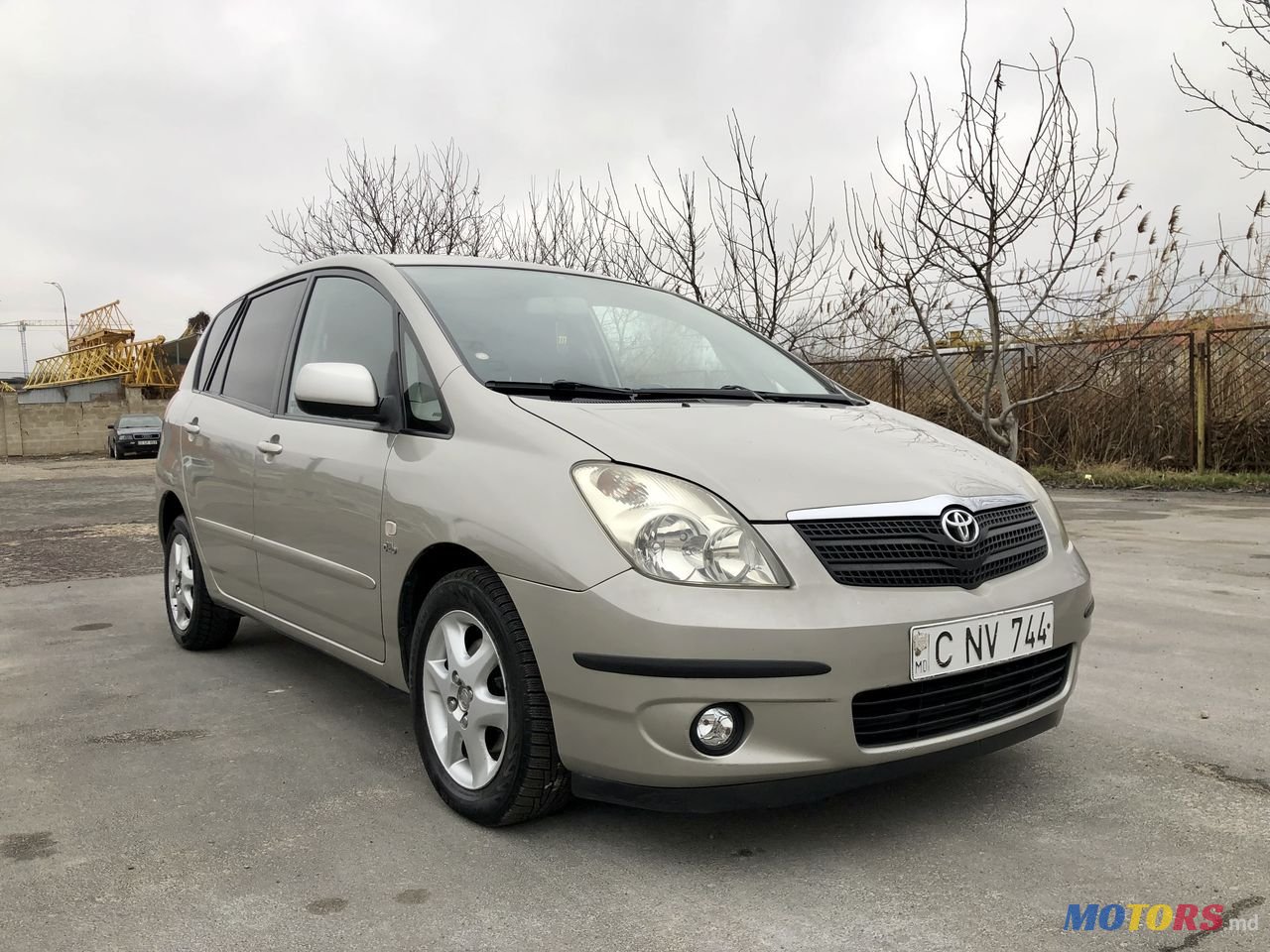 2003' Toyota Corolla Verso photo #1