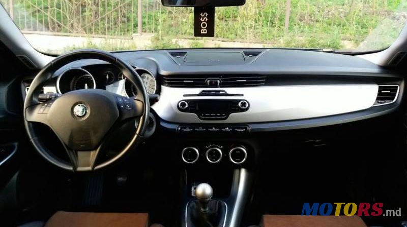 2014' Alfa Romeo Giulietta photo #1