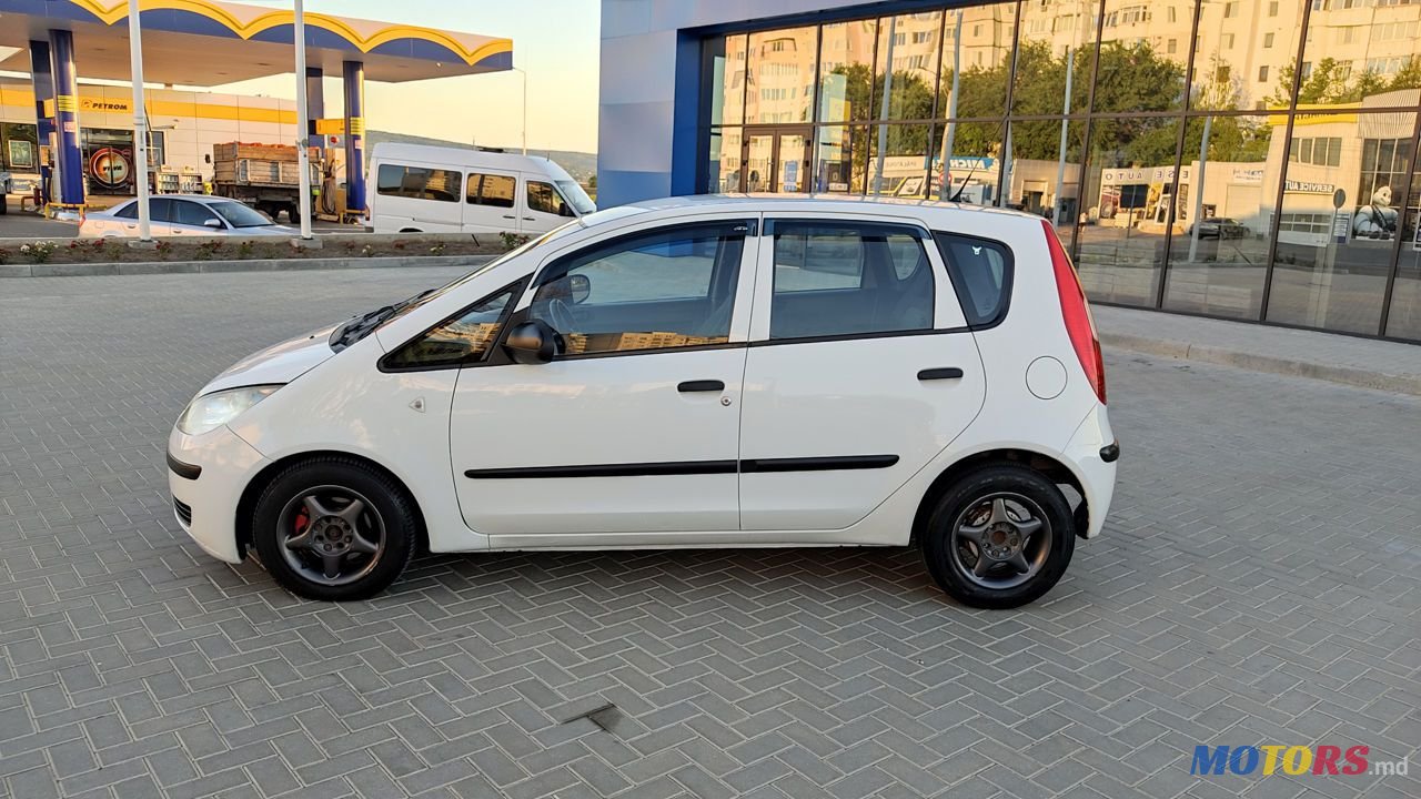 2007' Mitsubishi Colt photo #5
