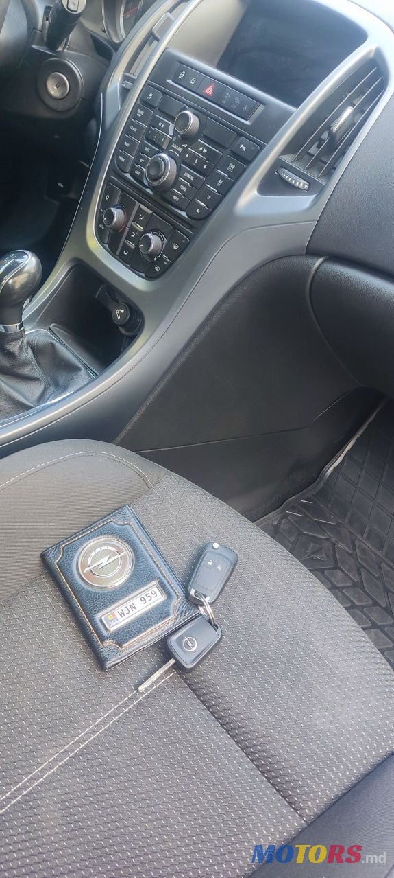 2013' Opel Astra photo #6