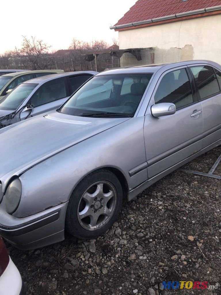 2002' Mercedes-Benz E-Class photo #2