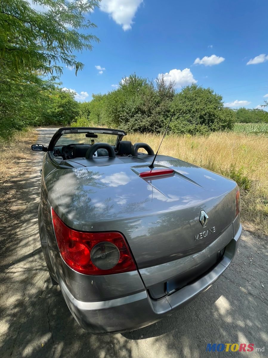 2008' Renault Megane photo #4