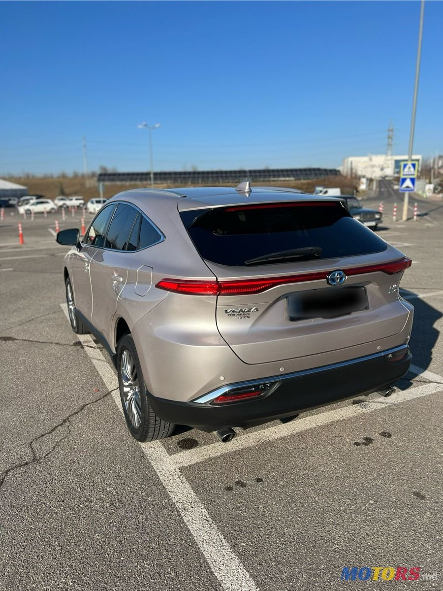2022' Toyota Venza photo #5