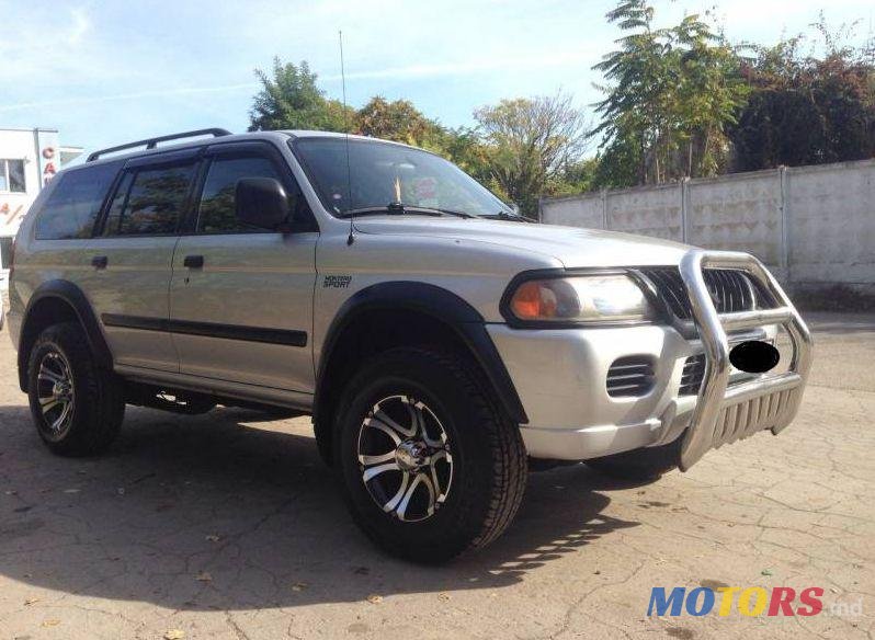 2002' Mitsubishi Pajero Sport photo #1