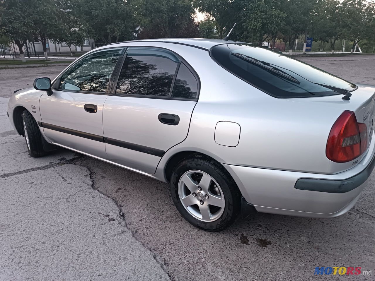 2000' Mitsubishi Carisma photo #3