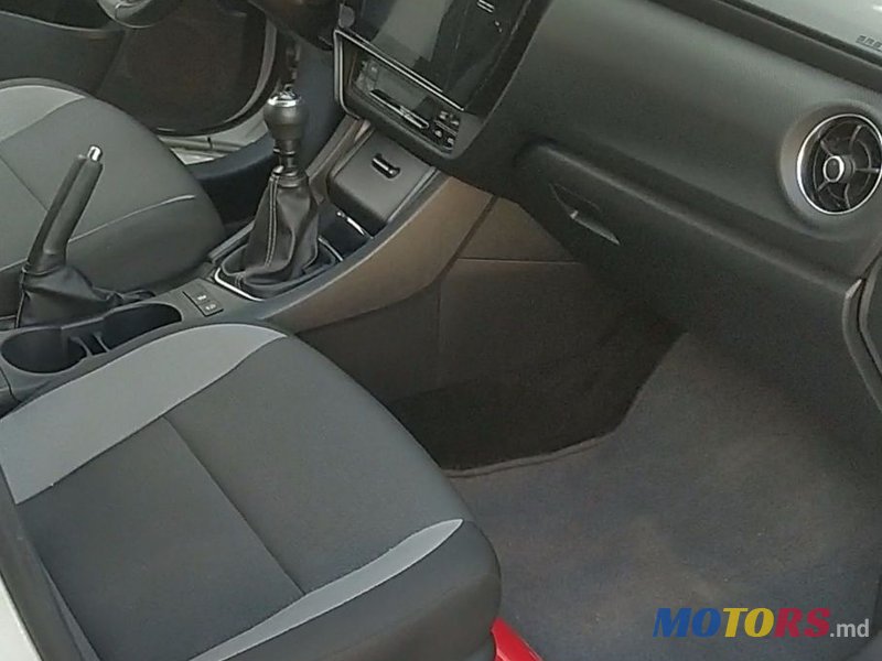 2016' Toyota Auris photo #5