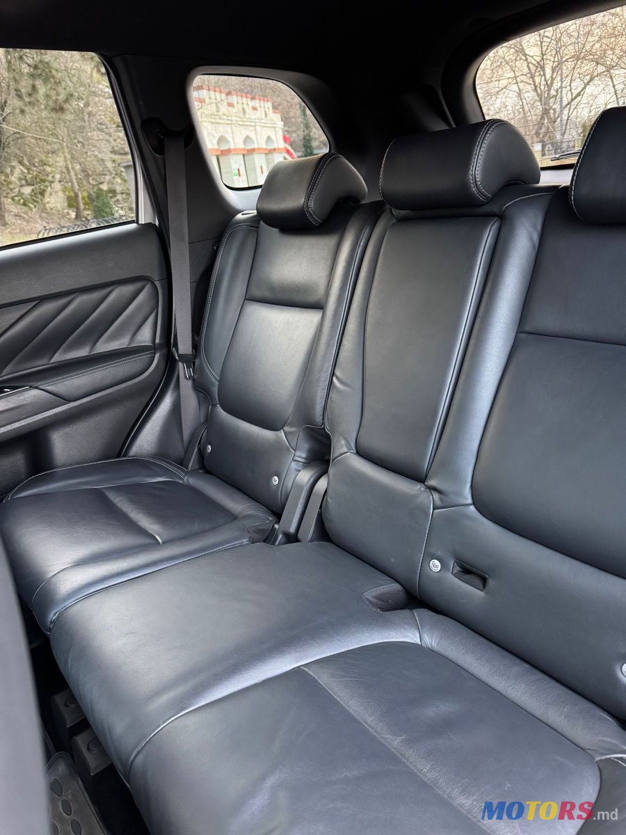 2018' Mitsubishi Outlander photo #5