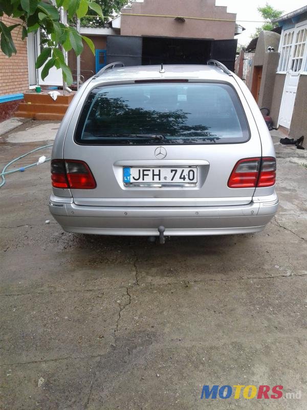 2002' Mercedes-Benz E-Class photo #3