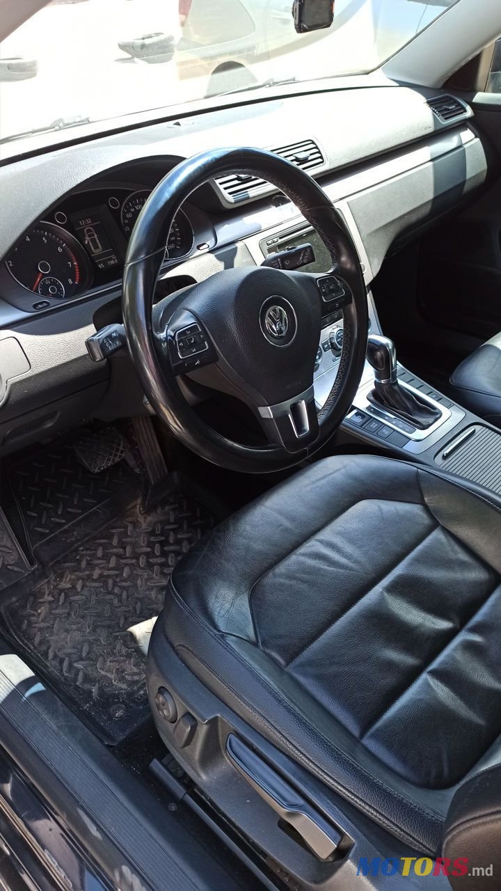 2012' Volkswagen Passat photo #4