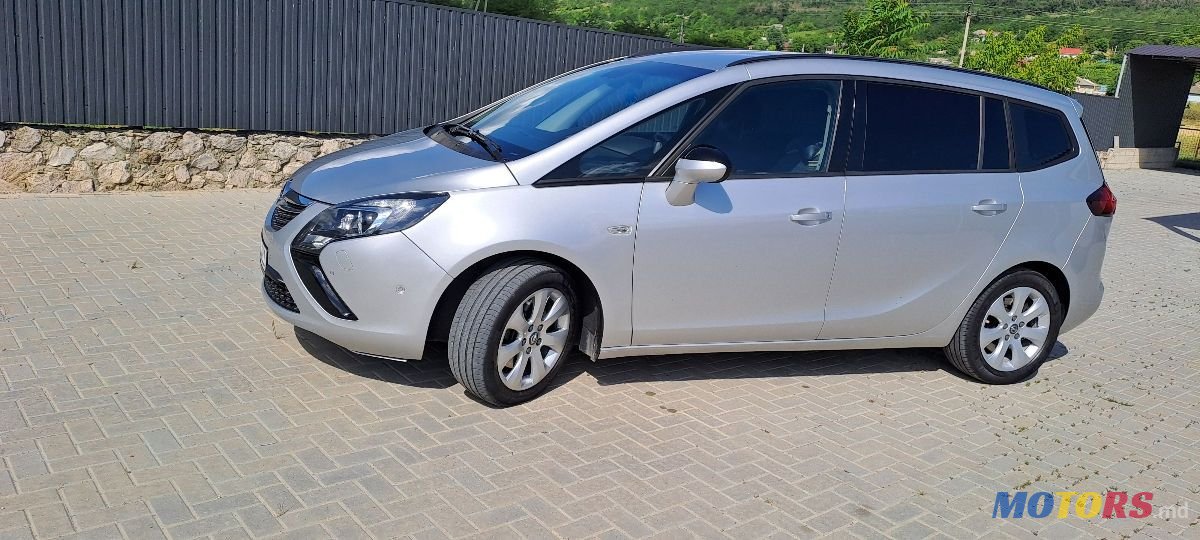 2015' Opel Zafira photo #1