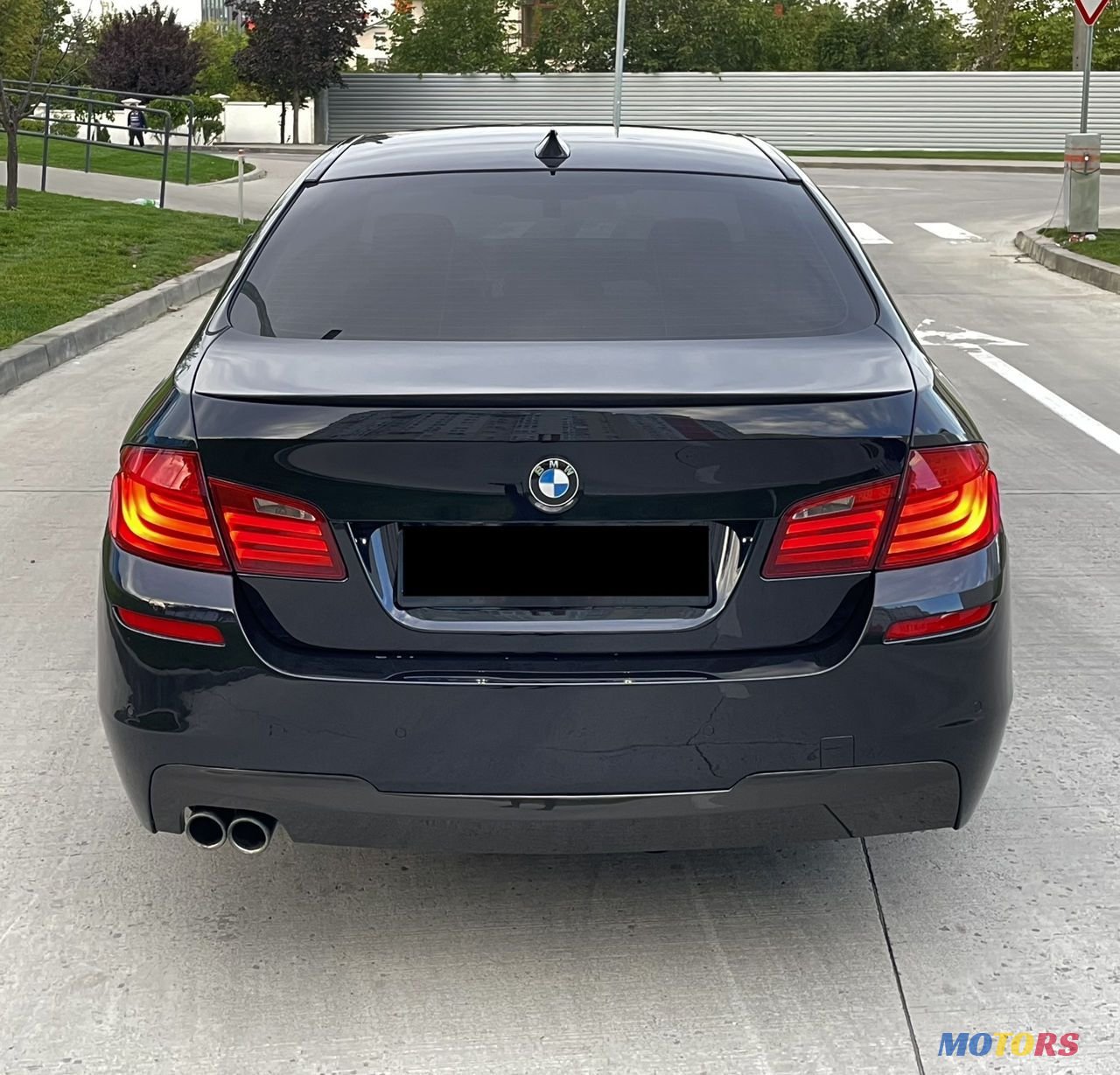 2011' BMW 5 Series photo #5