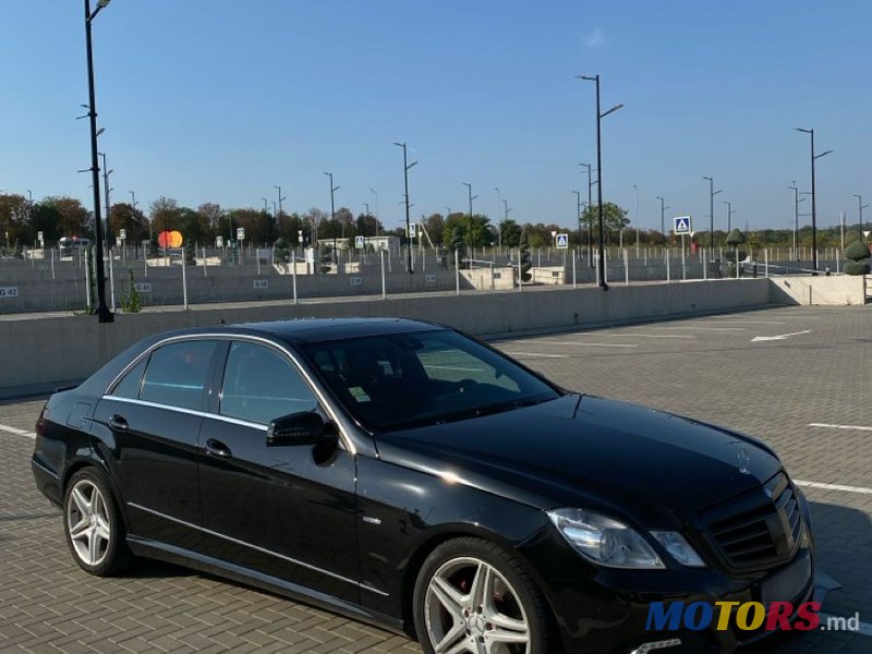 2010' Mercedes-Benz E-Class photo #3