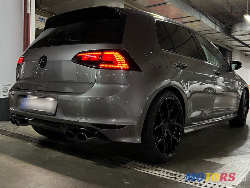 2016' Volkswagen Golf photo #4