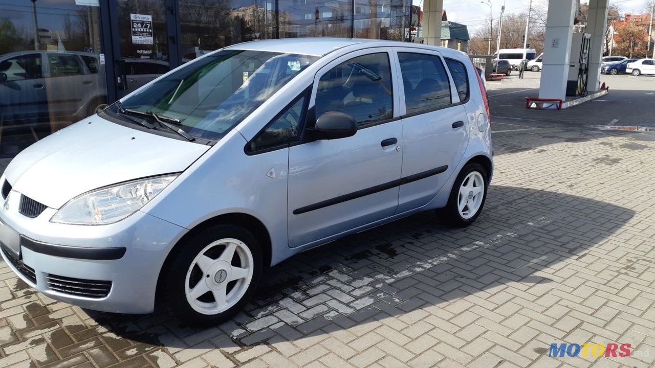 2007' Mitsubishi Colt photo #3
