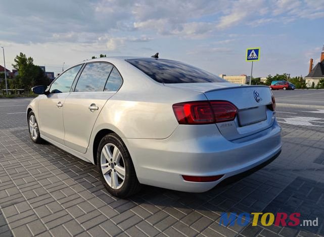 2012' Volkswagen Jetta photo #3