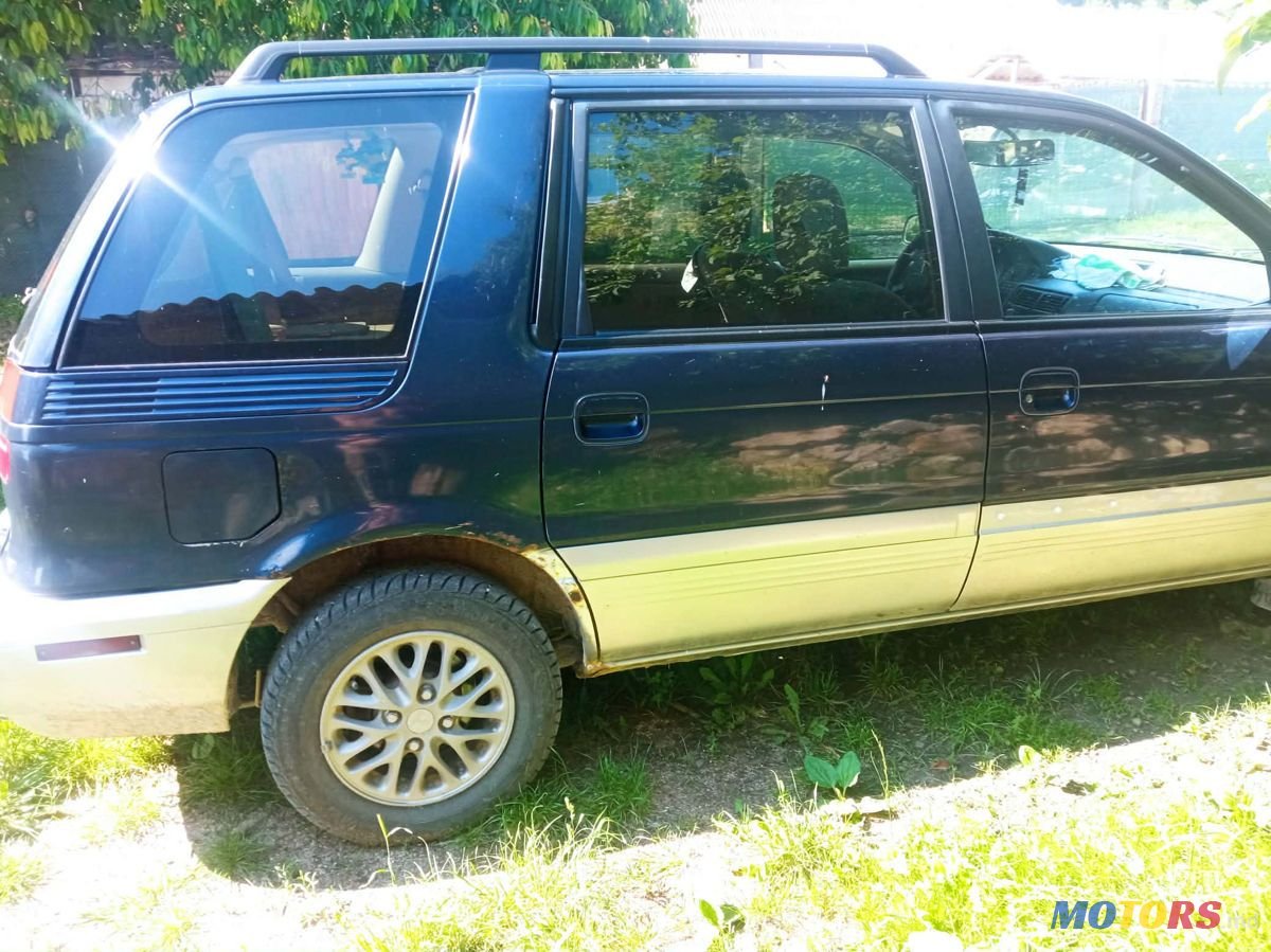1996' Mitsubishi Space Wagon photo #2