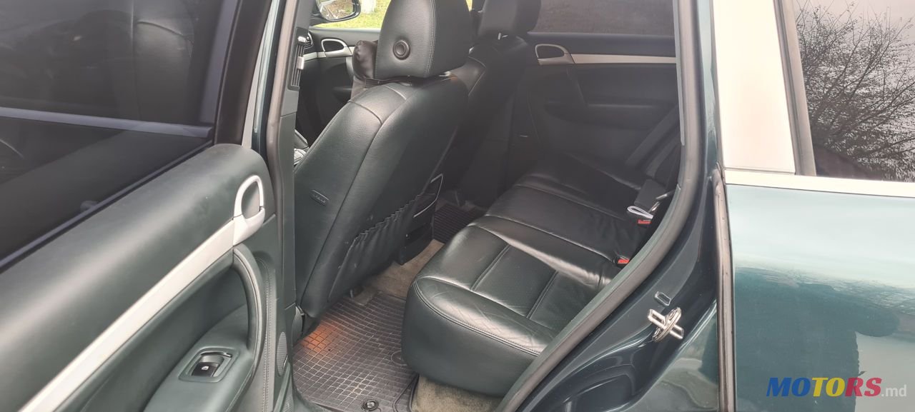 2005' Porsche Cayenne photo #5