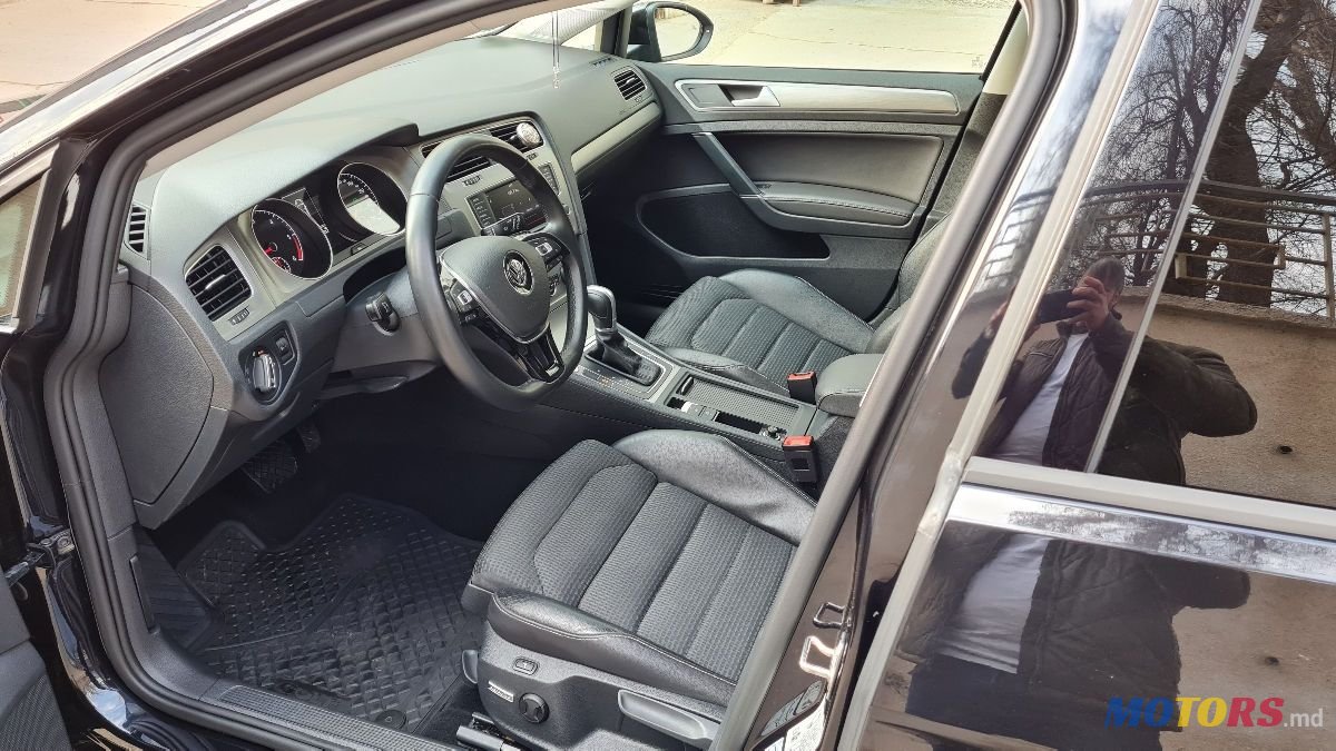 2016' Volkswagen Golf photo #5