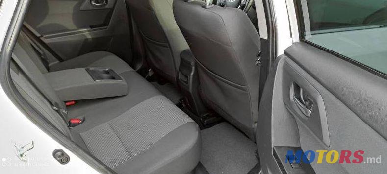 2013' Toyota Auris photo #4