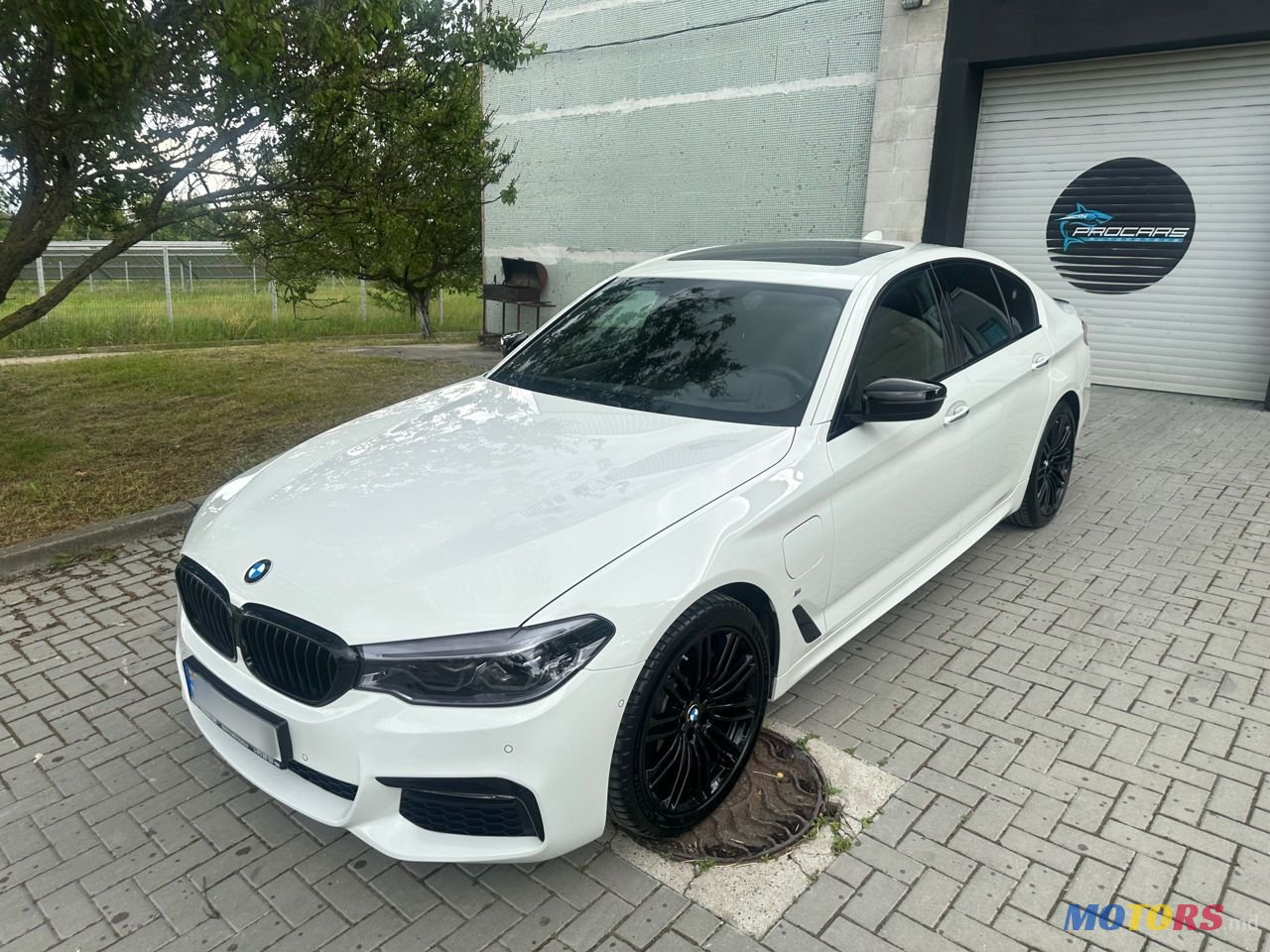 2018' BMW 5 Series photo #1