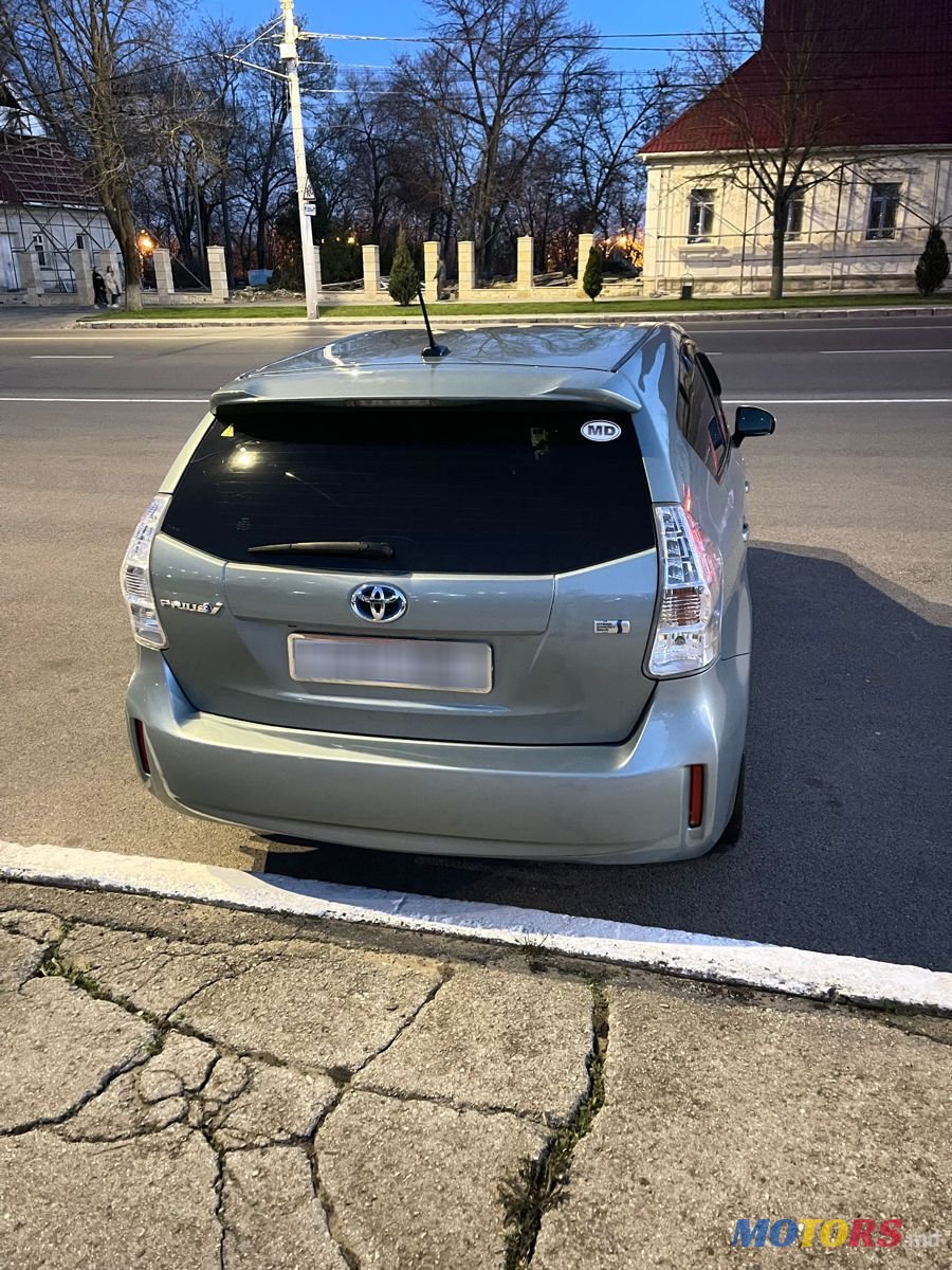 2013' Toyota Prius photo #5