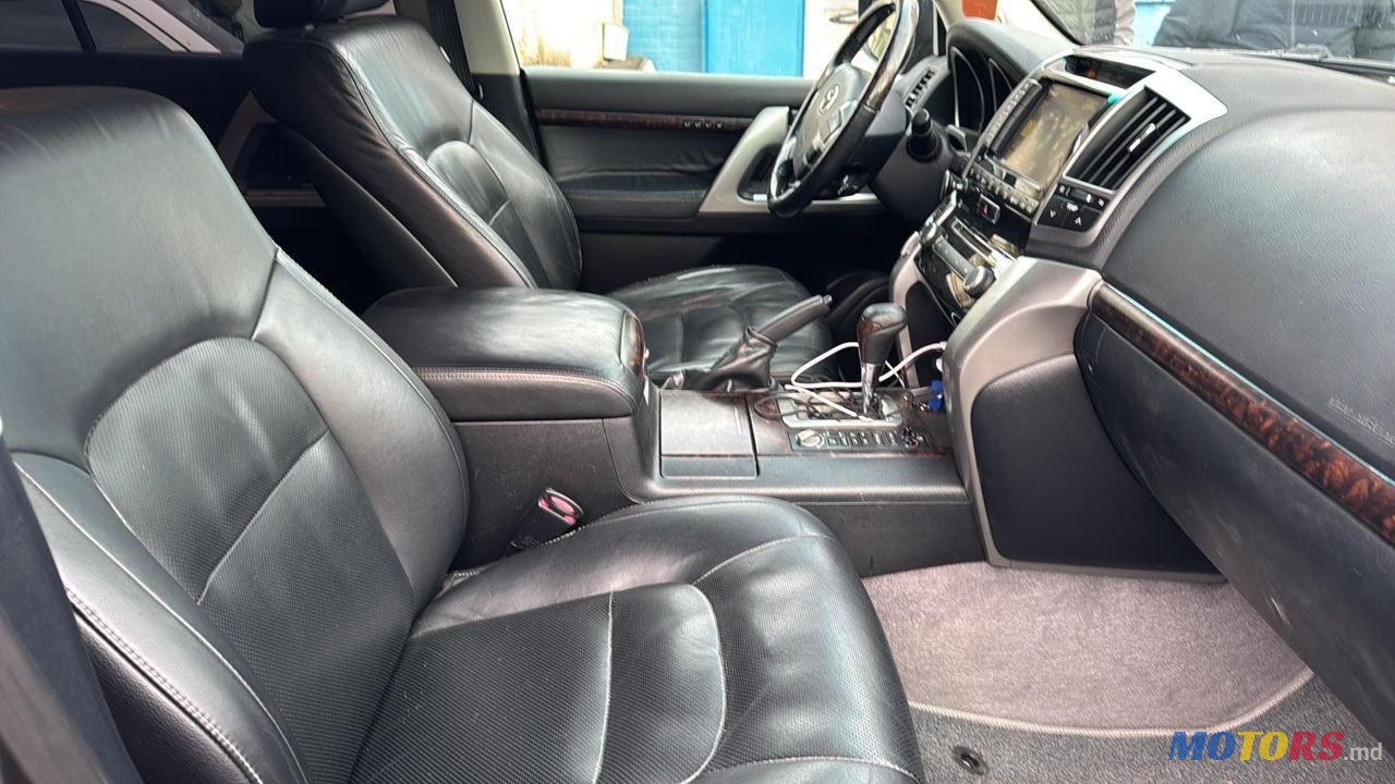 2012' Toyota Land Cruiser photo #2