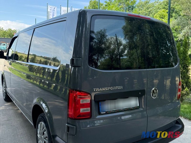 2017' Volkswagen Transporter photo #3