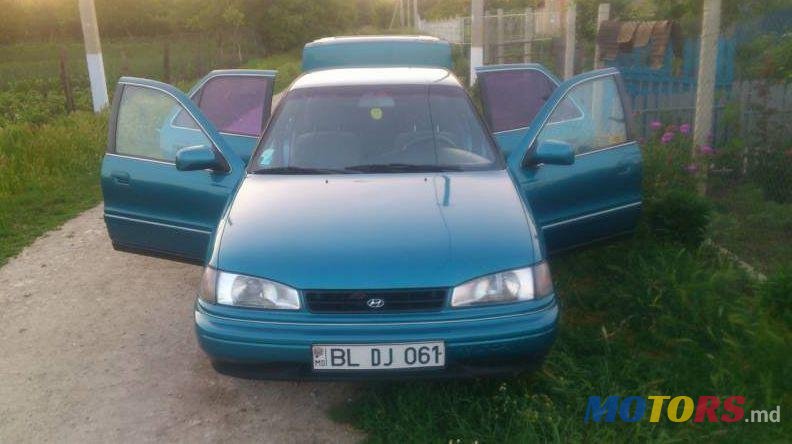 1992' Hyundai Lantra photo #1