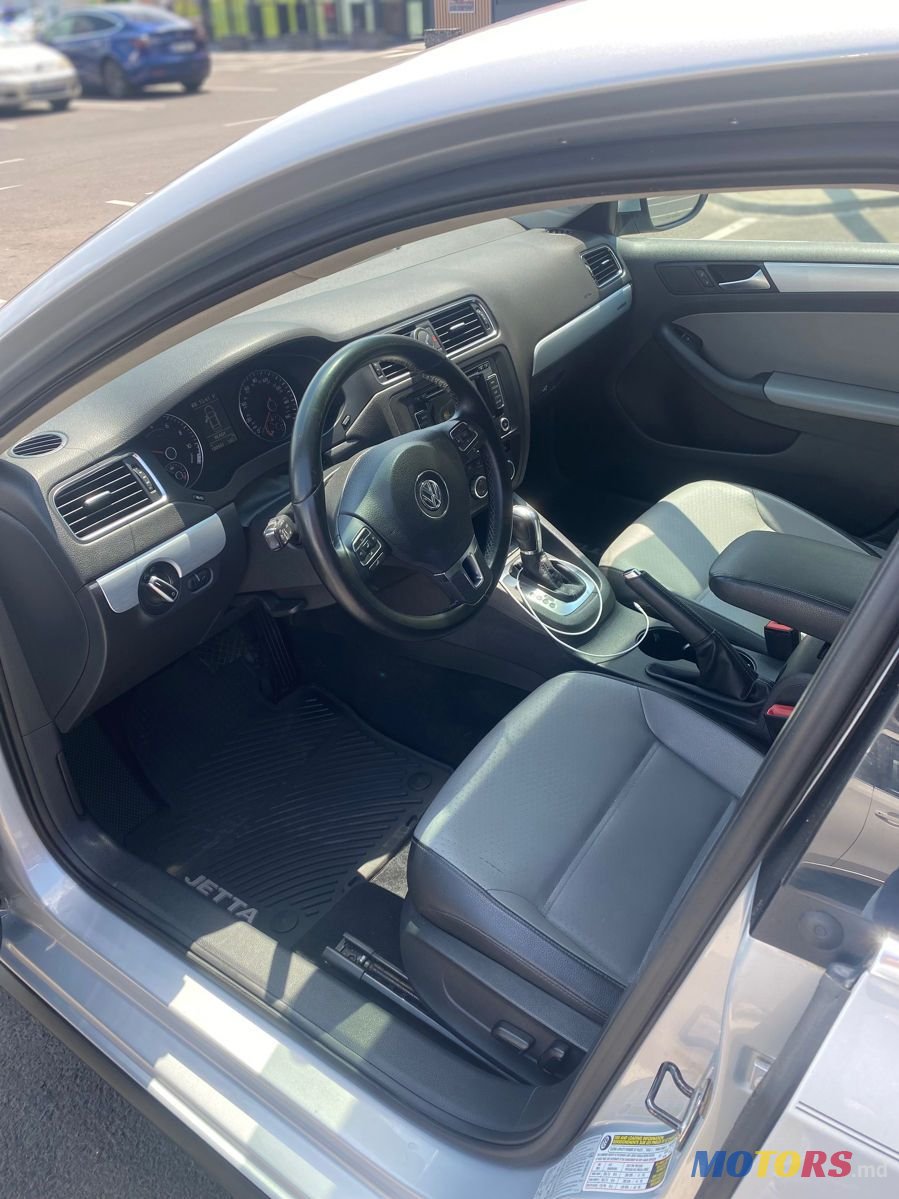 2012' Volkswagen Jetta photo #6