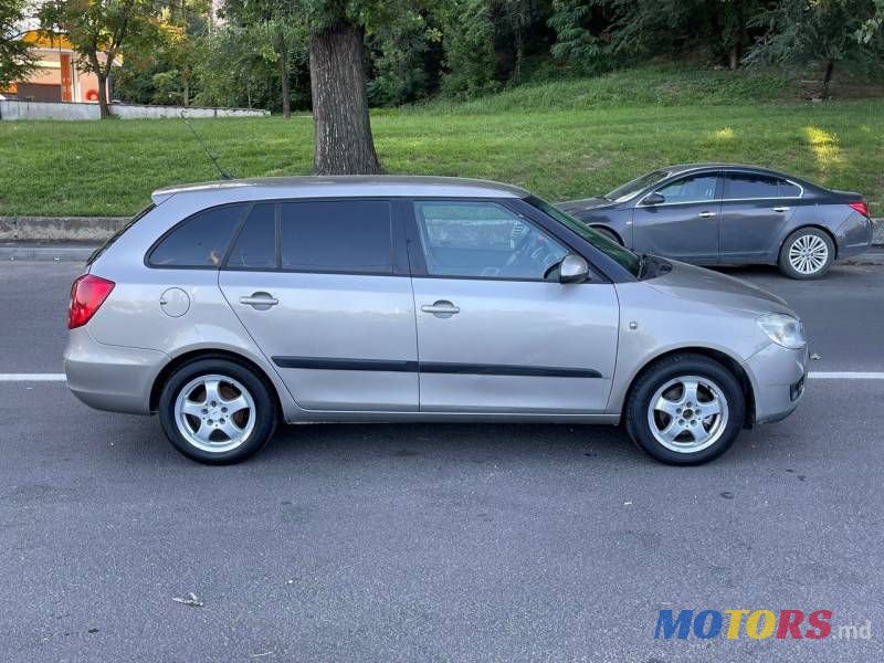2009' Skoda Fabia photo #3