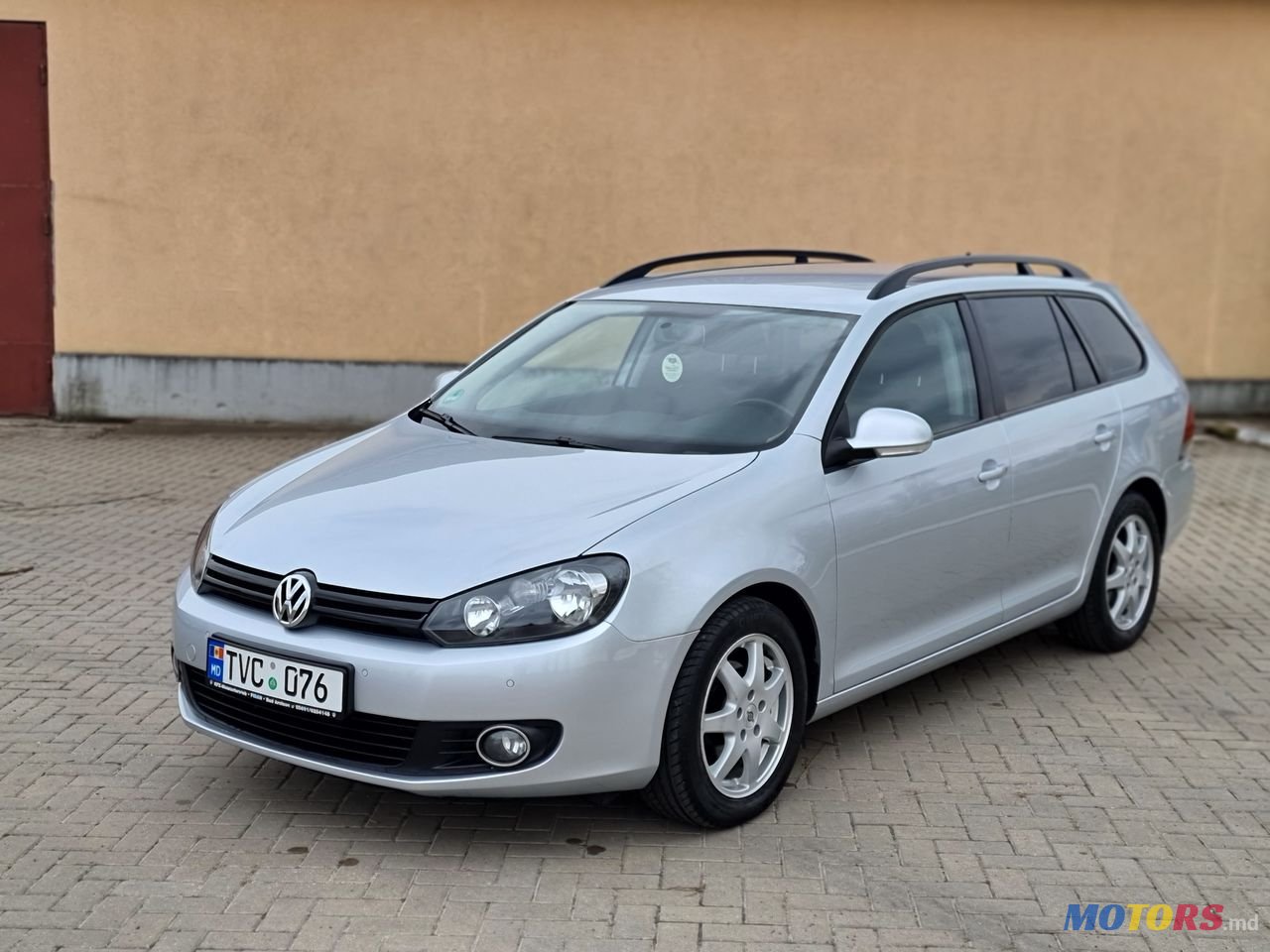 2011' Volkswagen Golf photo #2