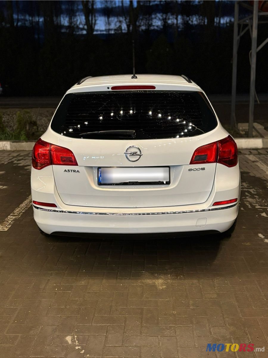 2012' Opel Astra photo #5