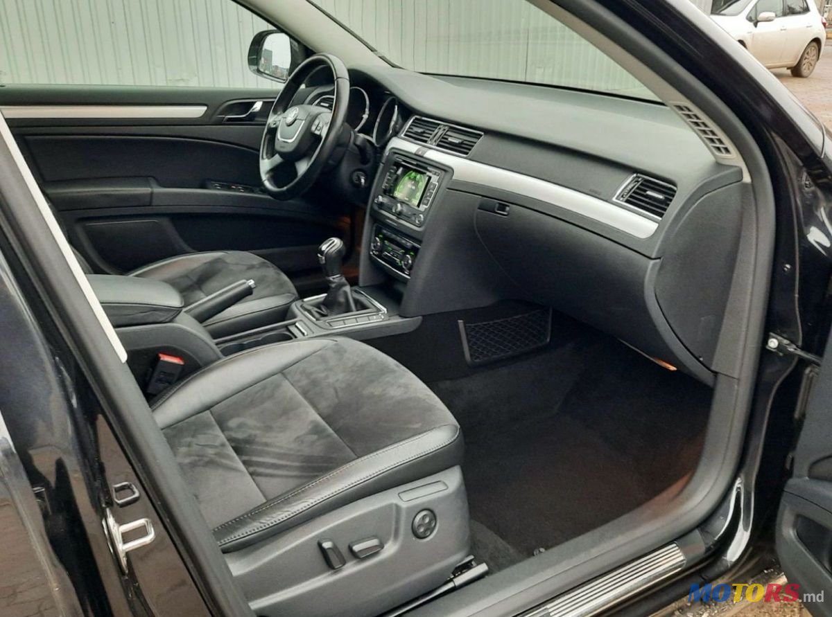 2012' Skoda Superb photo #5