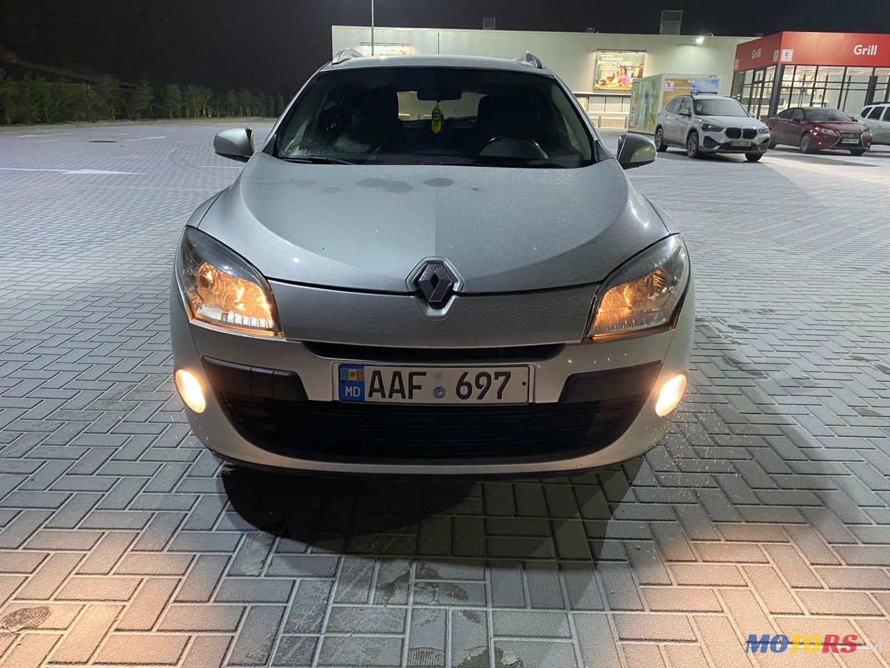 2011' Renault Megane photo #5