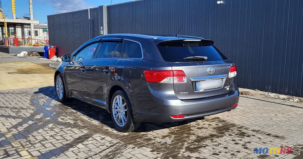 2012' Toyota Avensis photo #2