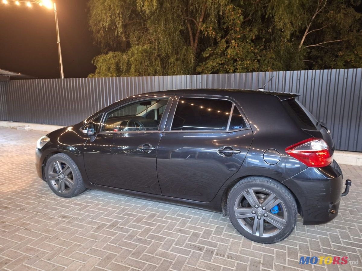 2012' Toyota Auris photo #5