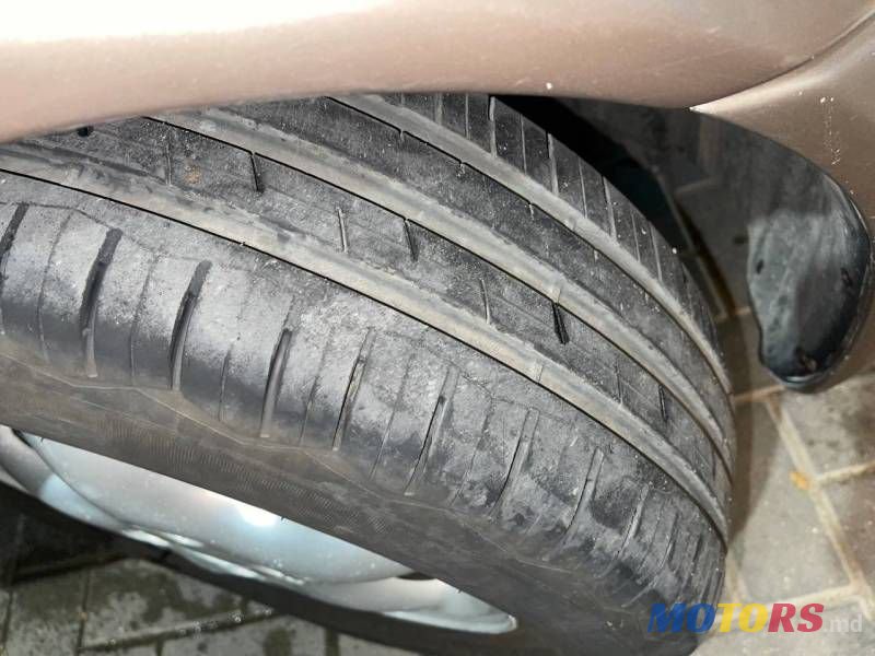 2000' Mazda 323 photo #4