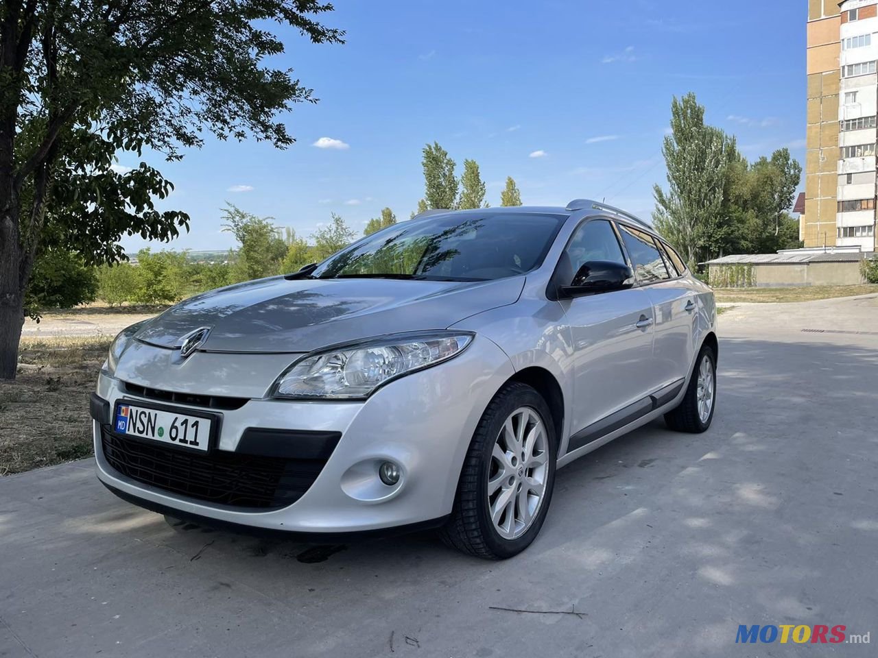 2011' Renault Megane photo #1