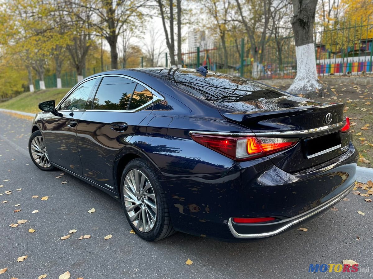 2019' Lexus Es Series photo #4