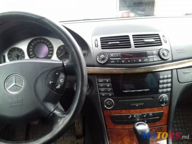 2004' Mercedes-Benz E photo #3