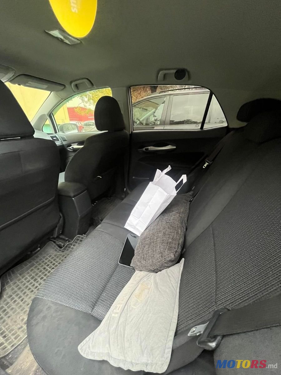 2011' Toyota Auris photo #4