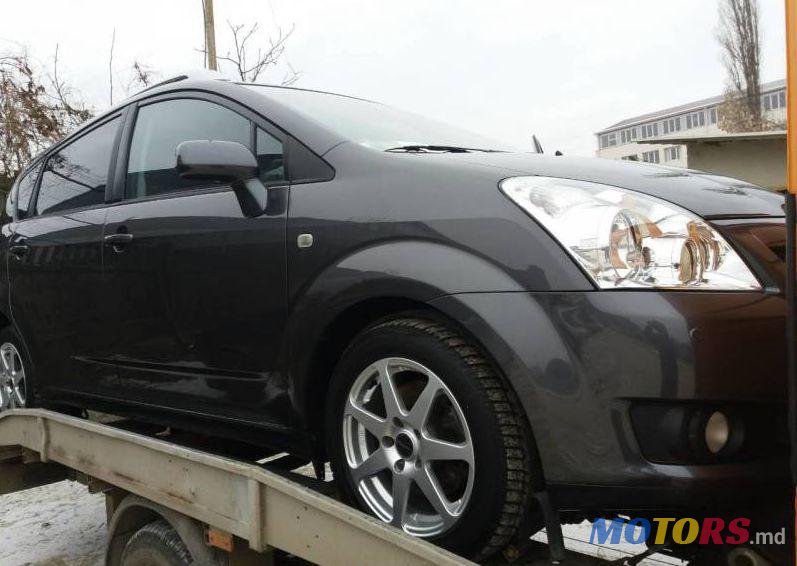 2008' Toyota Corolla Verso photo #1