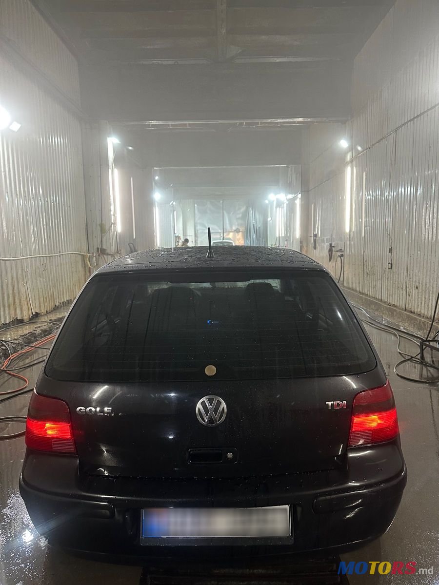 2002' Volkswagen Golf photo #3