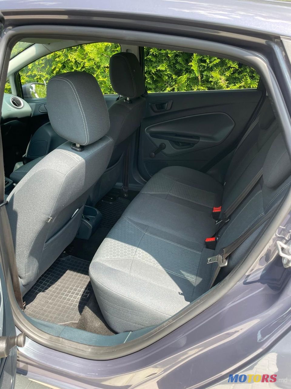 2011' Ford Fiesta photo #4