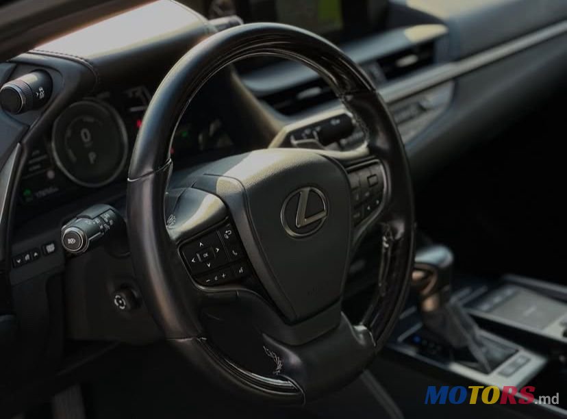 2021' Lexus Es Series photo #6