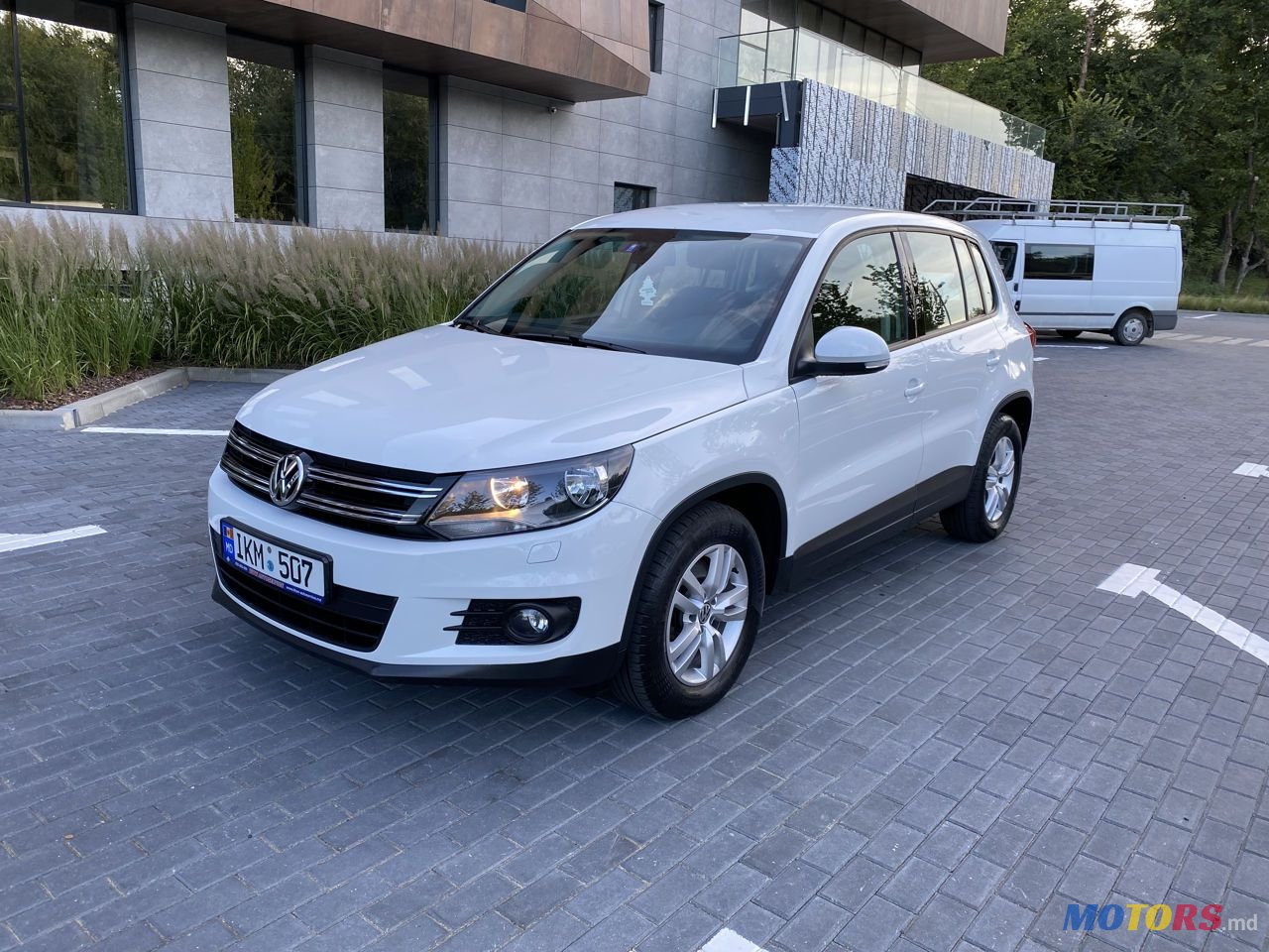 2016' Volkswagen Tiguan photo #3